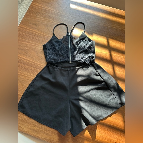 Windsor Romper with lace back zipper - Picture 4 of 8